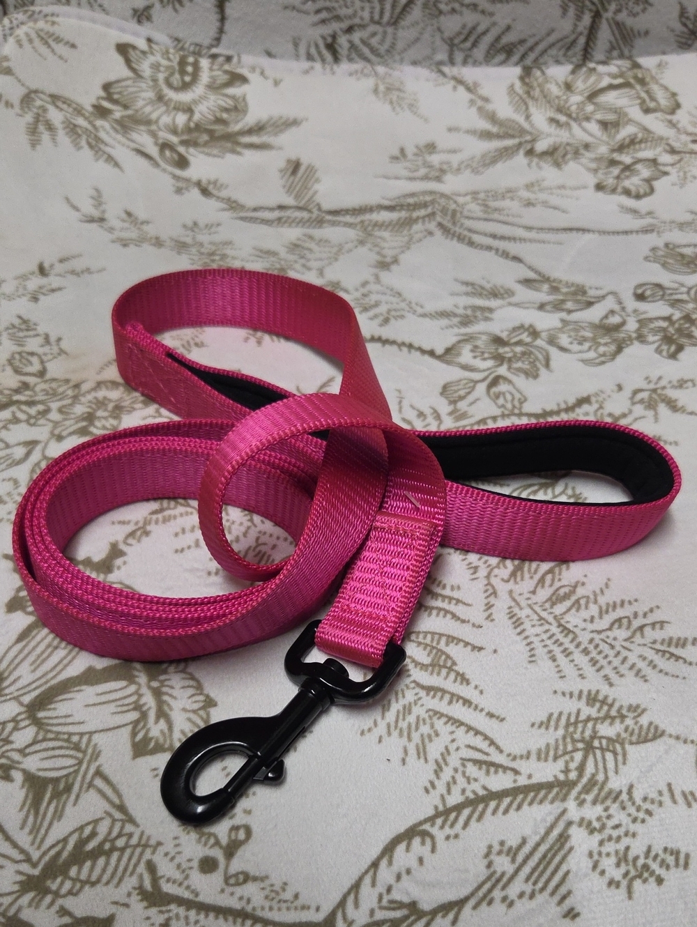 Bright Pink Comfortable Dog Leash with Padded Handle